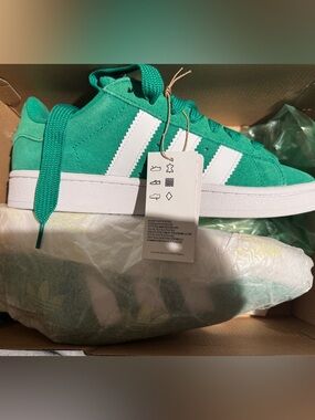 adidas woman’s Campus 00s W